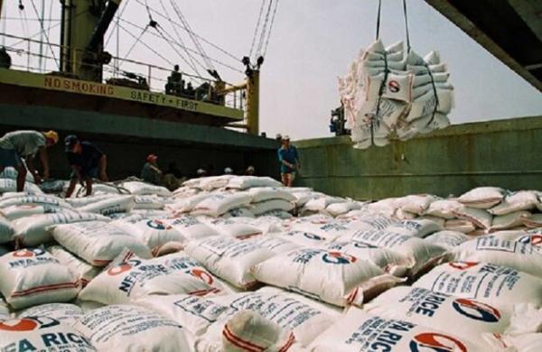 واردات برنج نصف شد ؛ چرا تاجران دیگر به ایرانی ها برنج نمی دهند؟ ، دبیر انجمن واردکنندگان برنج: موضوع را به دولت و جهادکشاورزی اعلام کردیم